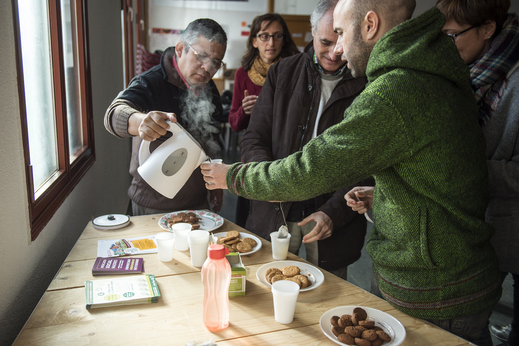 Desayuno en clave de economía solidaria de Reas en el EVA