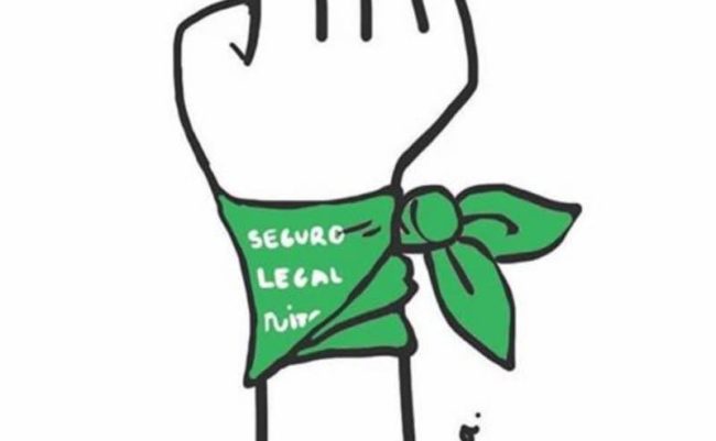 Organizamos un taller para hacer pañuelos verdes, en apoyo a las compas argentinas y su lucha por la despenalización del aborto.